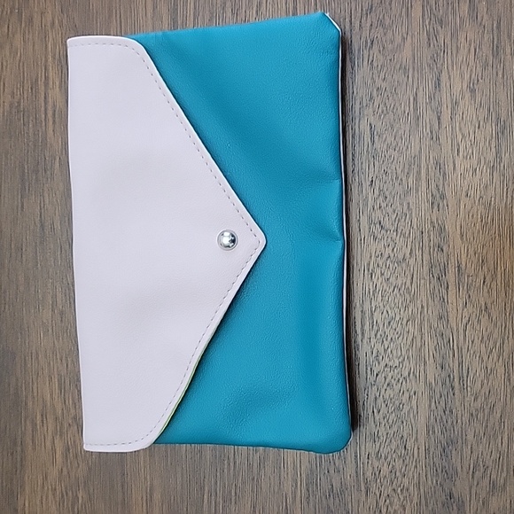 Four Ipsy Makeup Bags - Picture 9 of 11